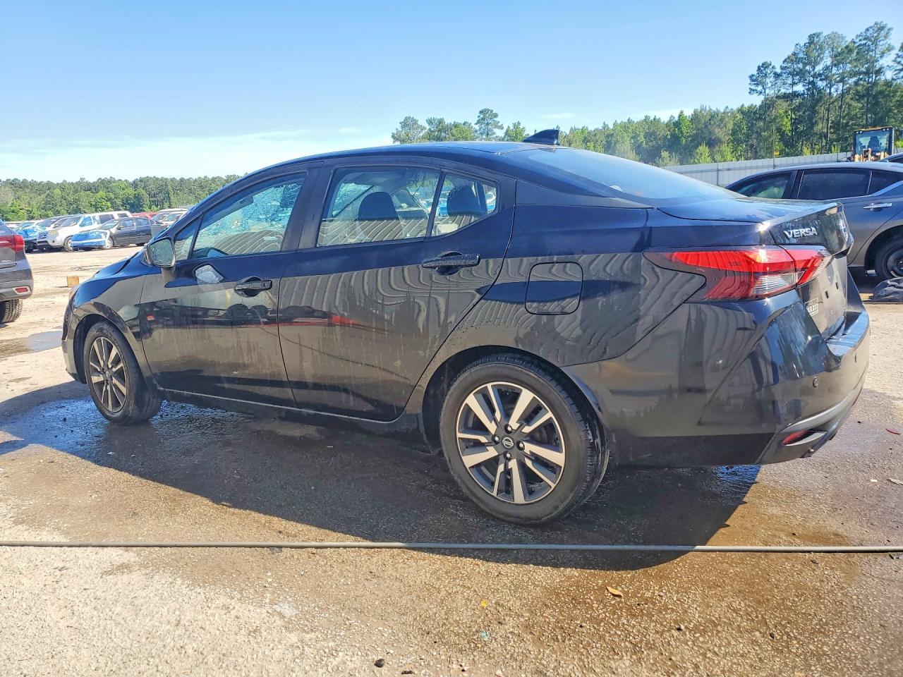 2021 Nissan Versa Sv - zdjęcie 2