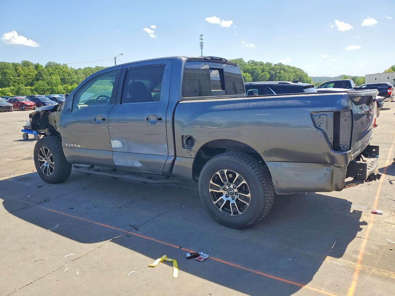 2021 Nissan Titan Sv - zdjęcie 2