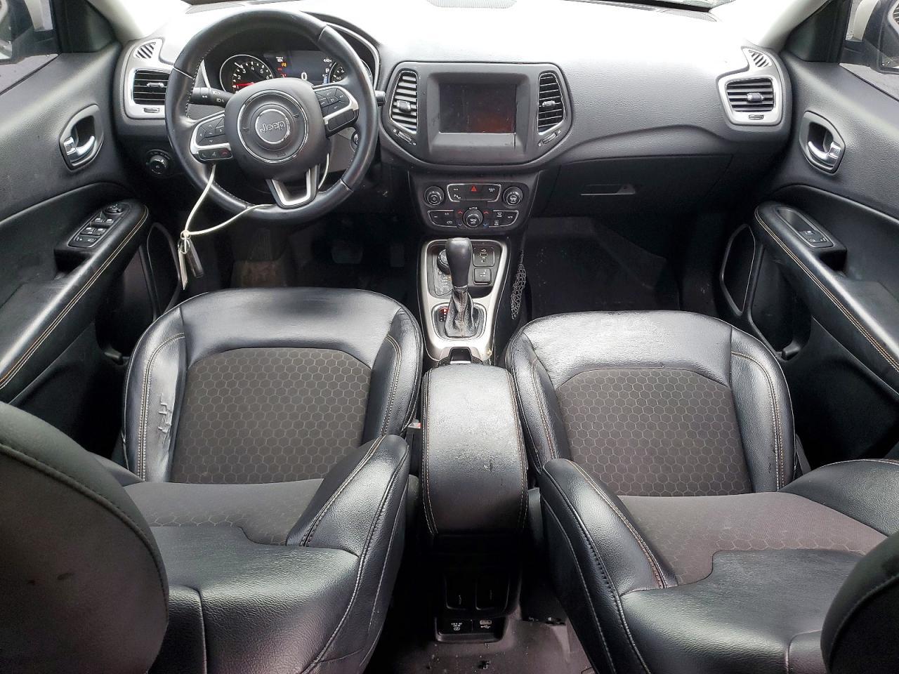 2017 Jeep Compass Latitude - zdjęcie 8