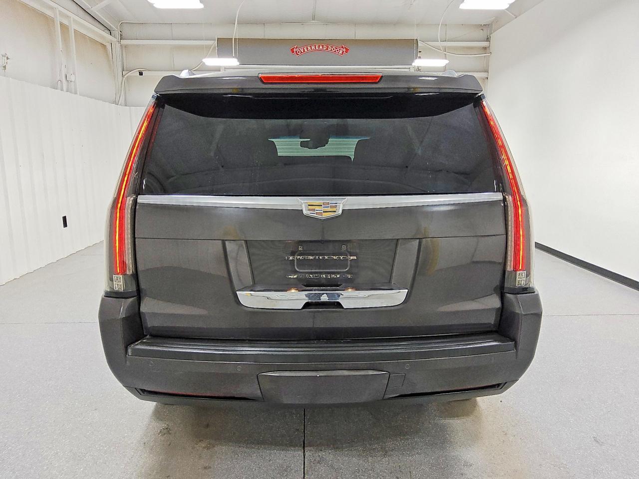 2016 Cadillac Escalade Luxury - zdjęcie 6