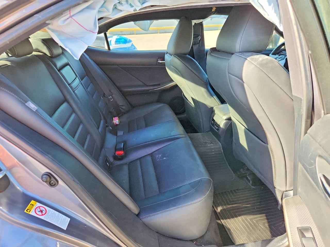 2016 Lexus Is 300 - zdjęcie 10