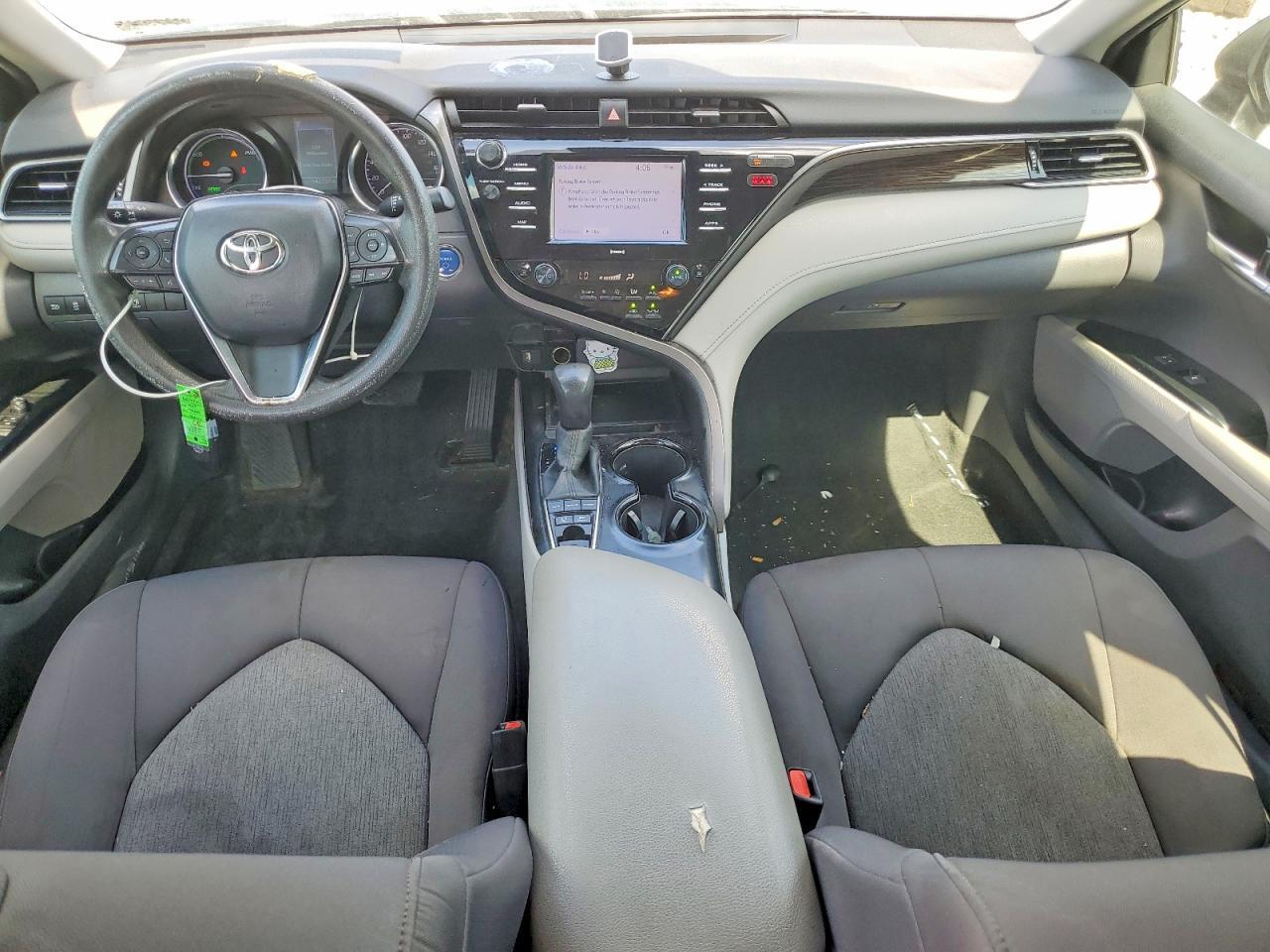 2020 Toyota Camry Le - zdjęcie 8