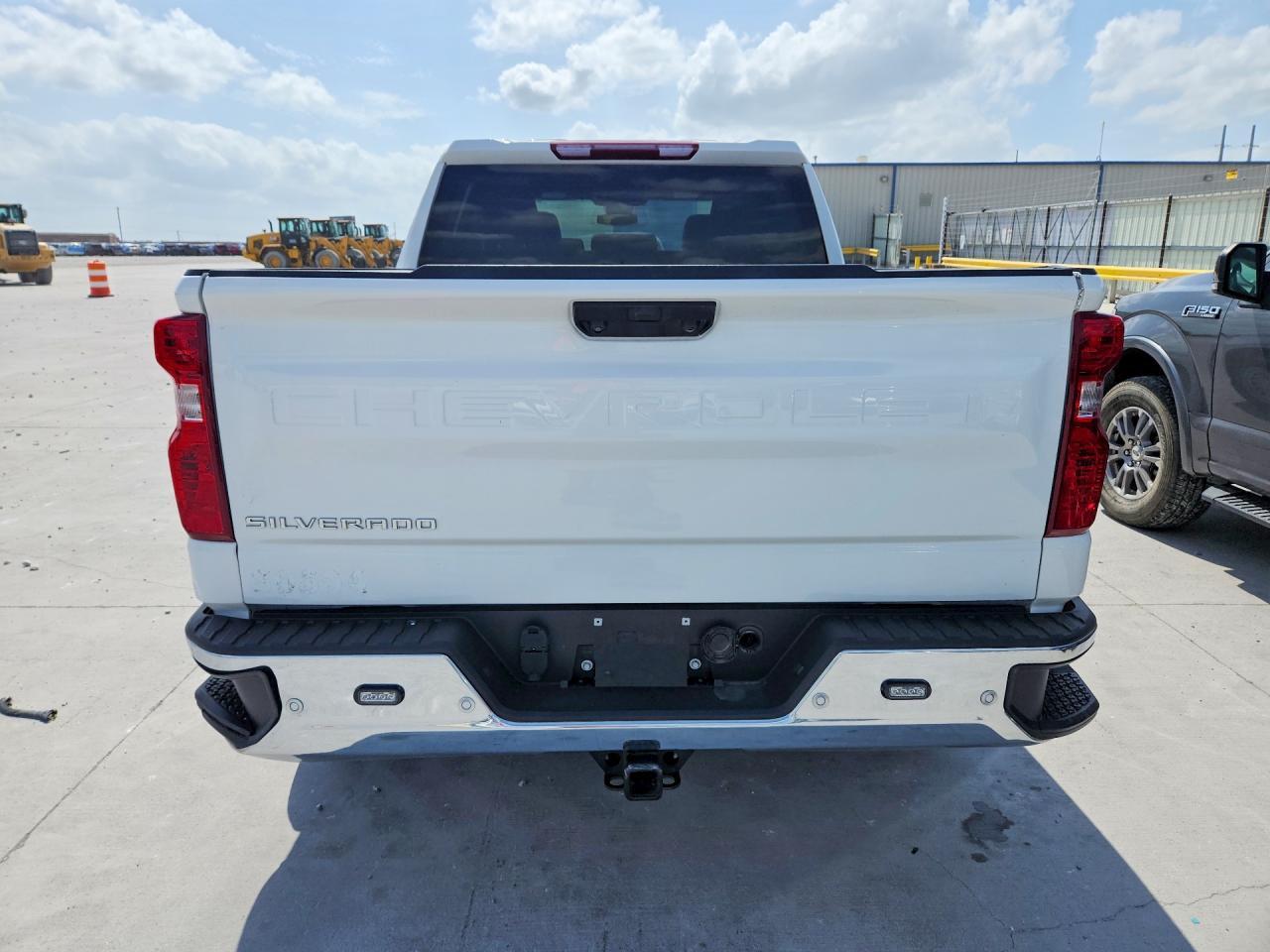 2024 Chevrolet Silverado C1500 - zdjęcie 6