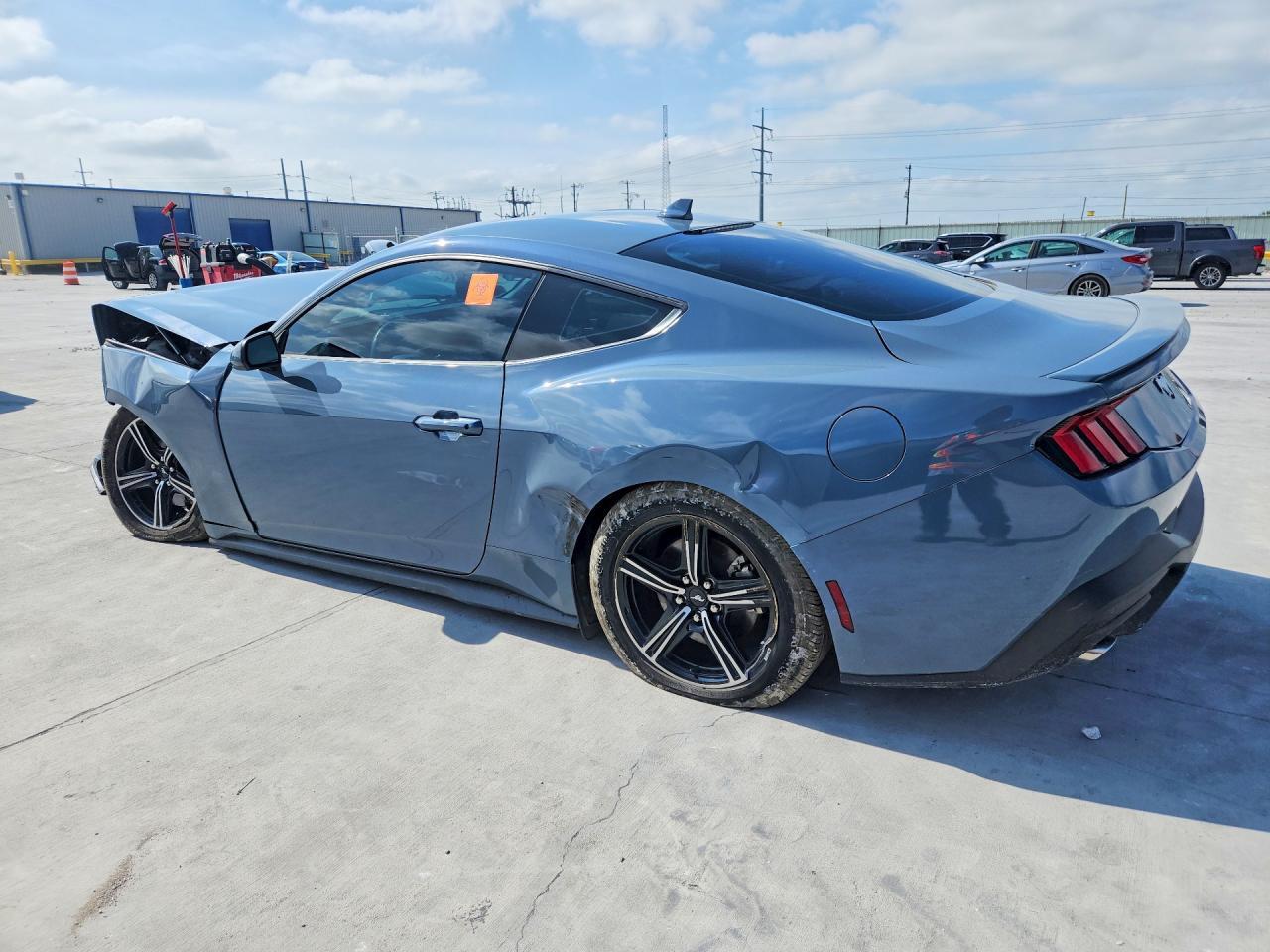 2024 Ford Mustang - zdjęcie 2