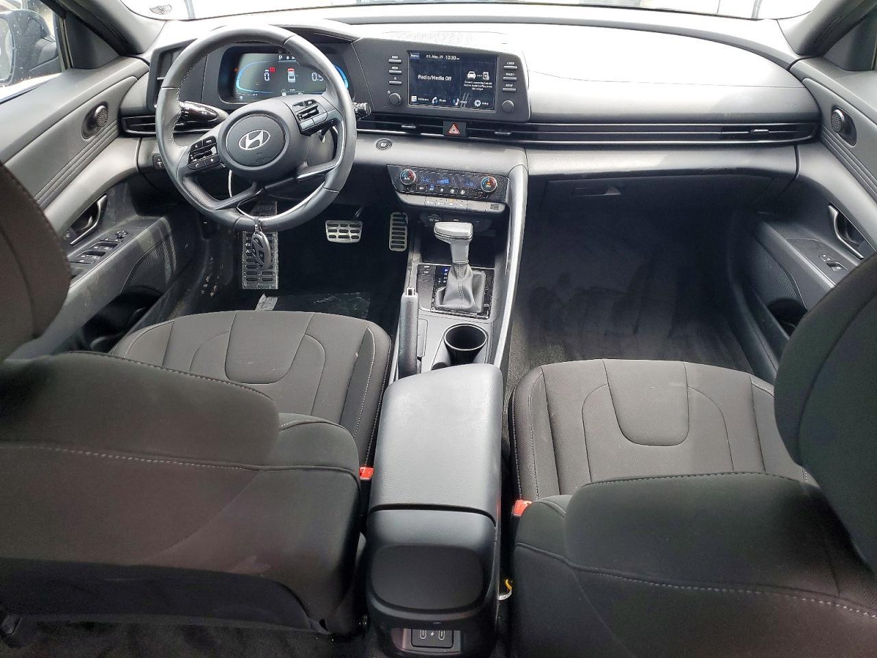 2025 Hyundai Elantra Sel Sport - zdjęcie 8