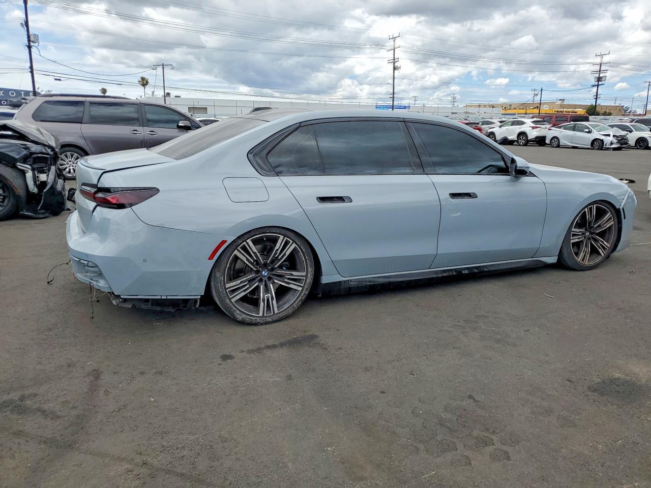 2023 BMW 740I - zdjęcie 3