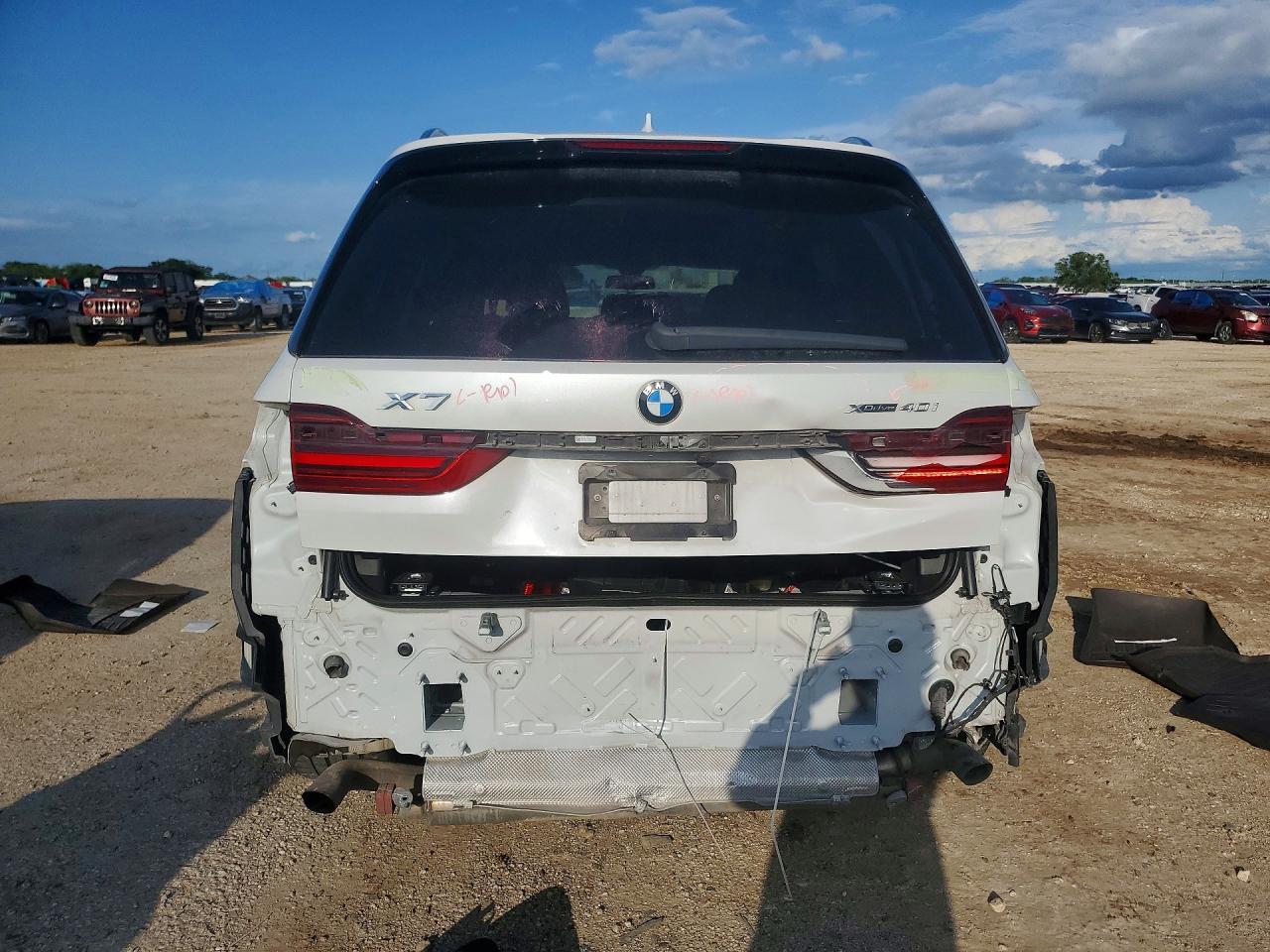 2021 BMW X7 xDrive40I - zdjęcie 6