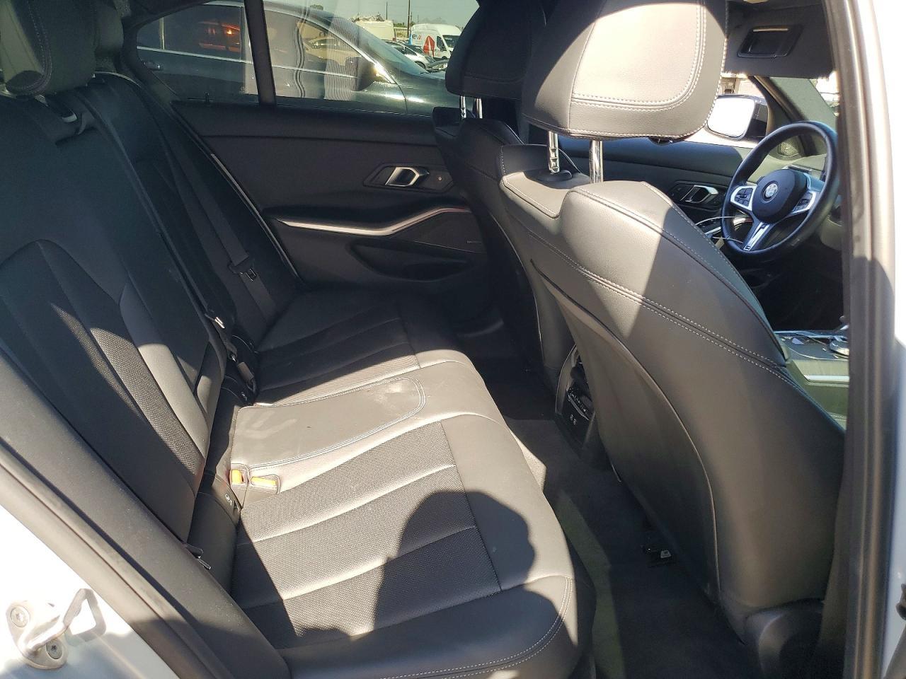2024 BMW 330I - zdjęcie 10