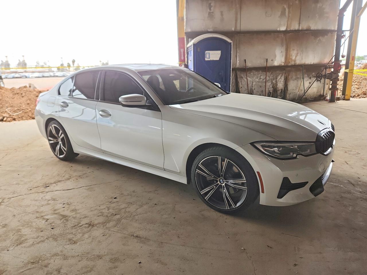 2022 BMW 330I - zdjęcie 4