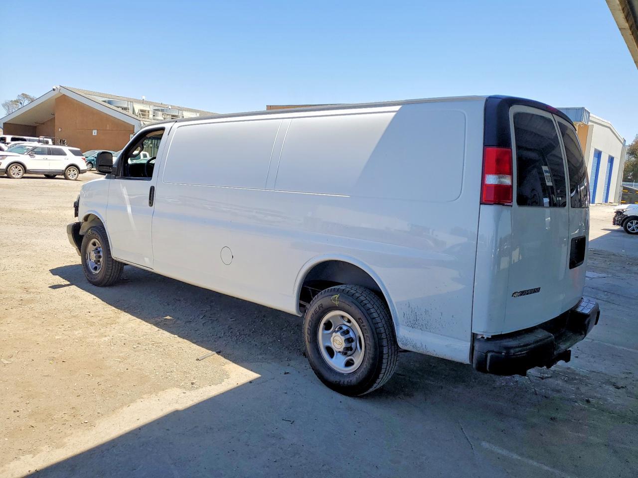 2020 Chevrolet Express G2500 - zdjęcie 2