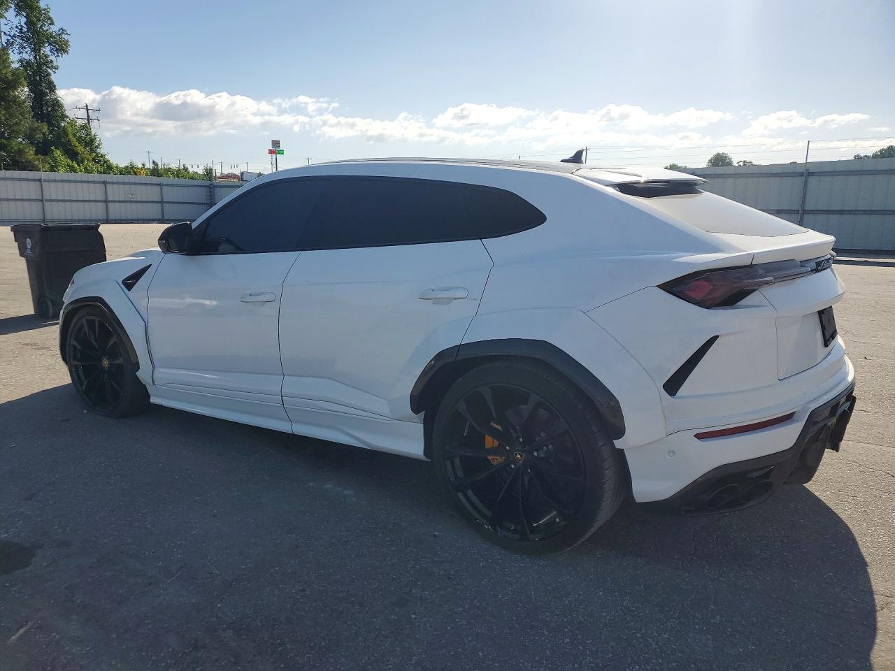 2019 Lamborghini Urus - zdjęcie 2