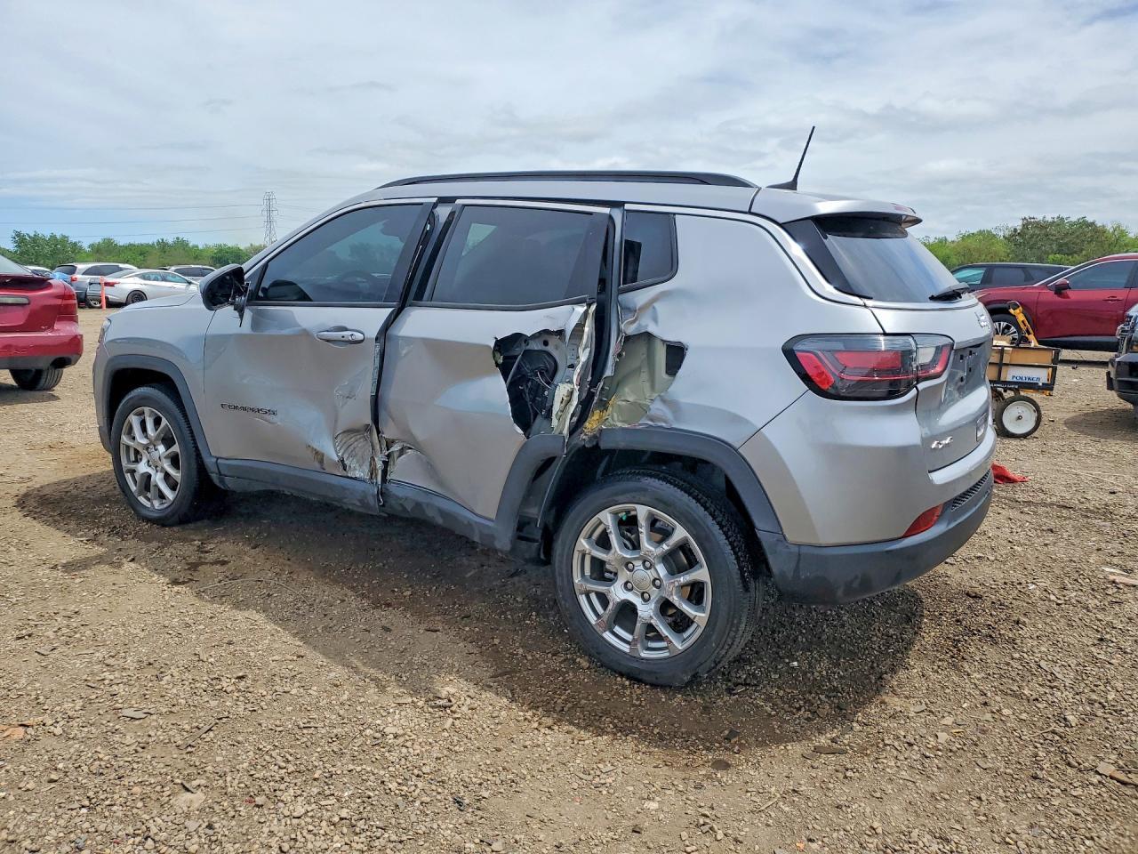 2022 Jeep Compass Latitude Lux - zdjęcie 2
