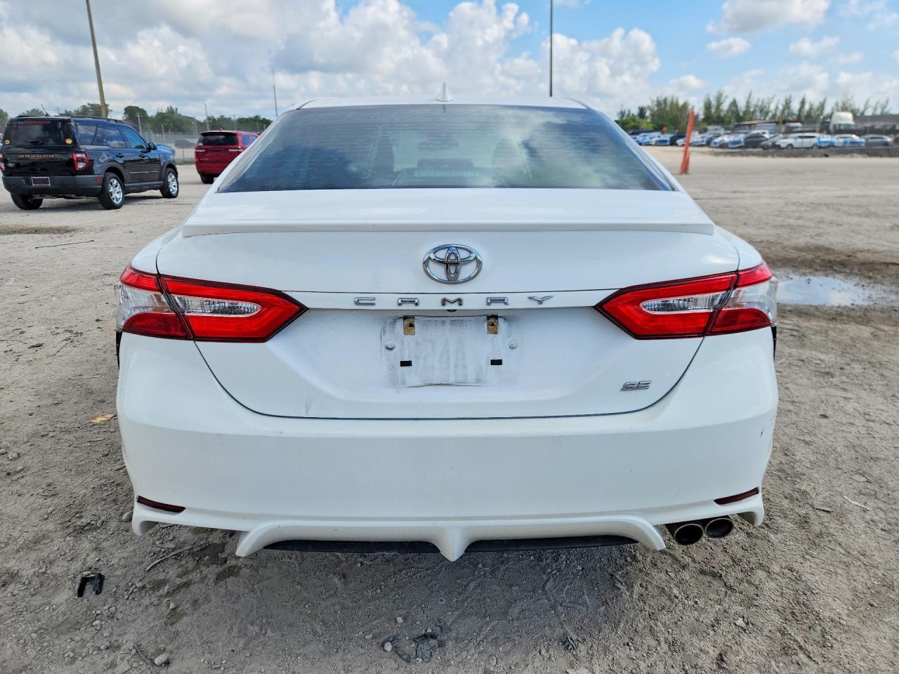 2020 Toyota Camry Se - zdjęcie 6