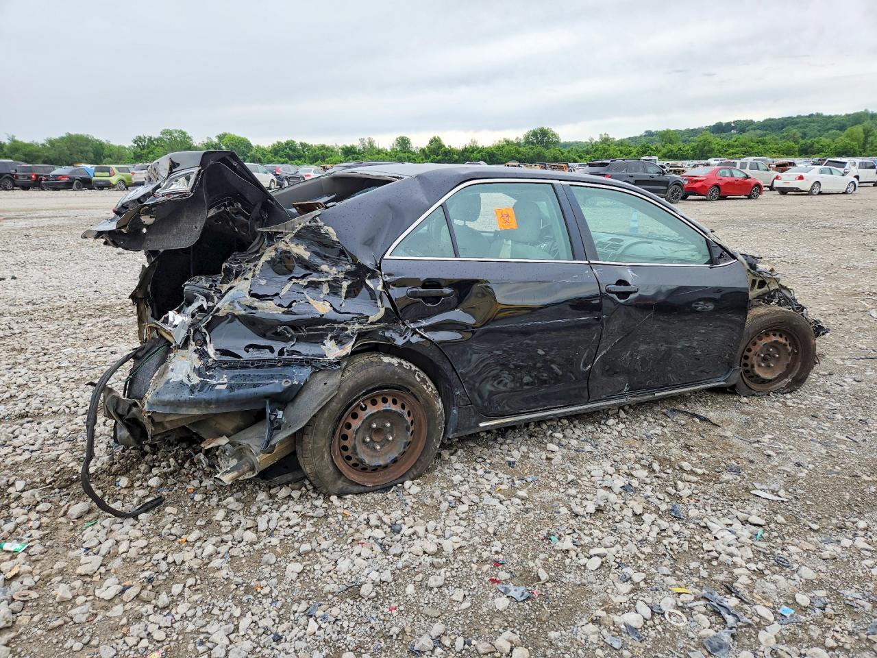 2014 Toyota Camry Le - zdjęcie 3