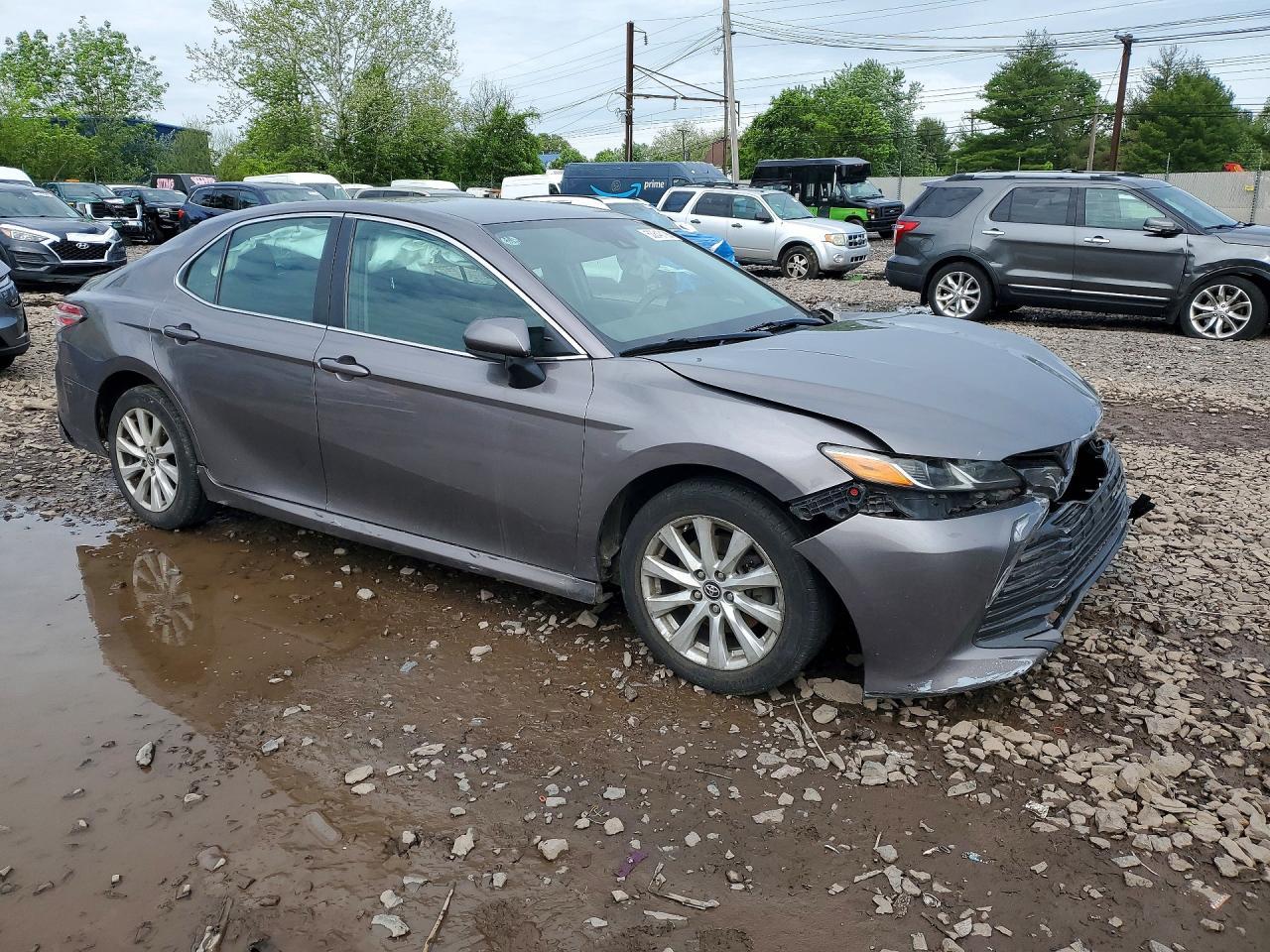 2019 Toyota Camry Le - zdjęcie 4