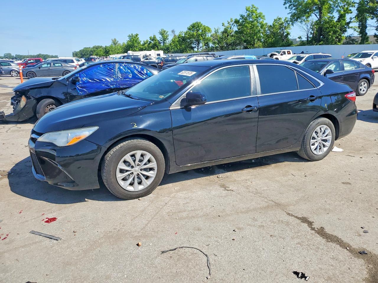 2016 Toyota Camry Le - zdjęcie główne