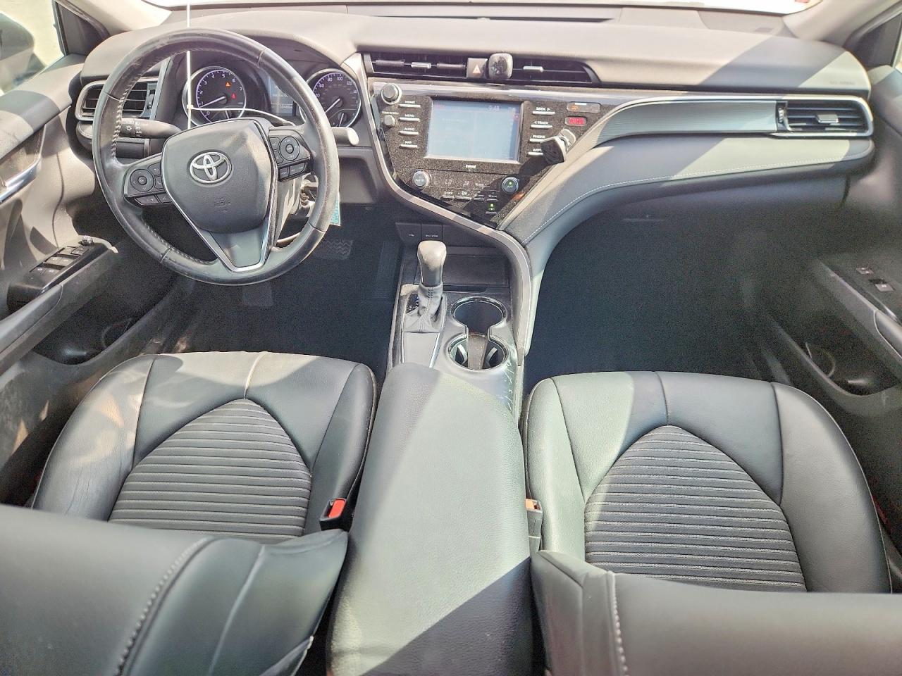 2020 Toyota Camry Se - zdjęcie 8