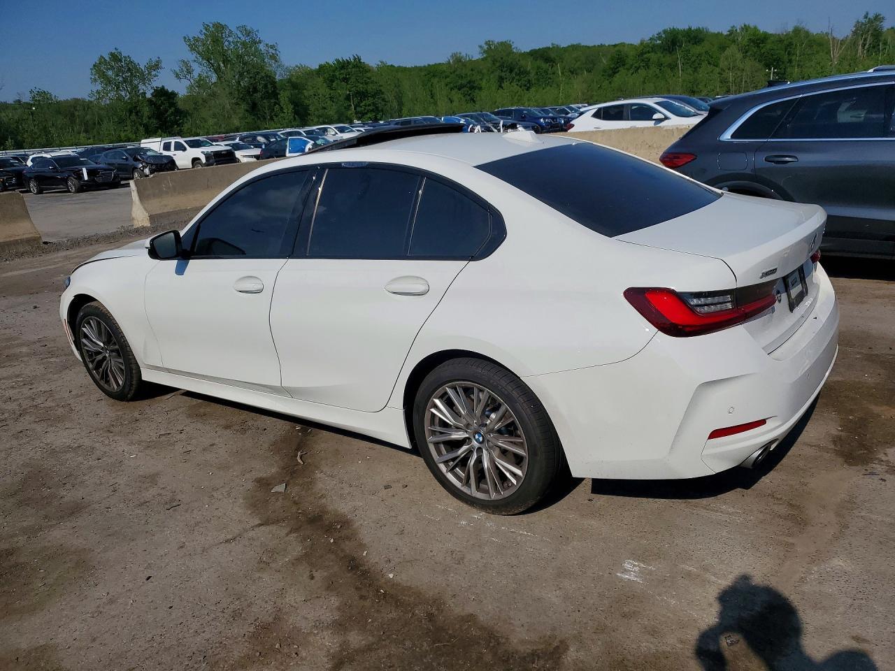 2023 BMW 330Xi - zdjęcie 2