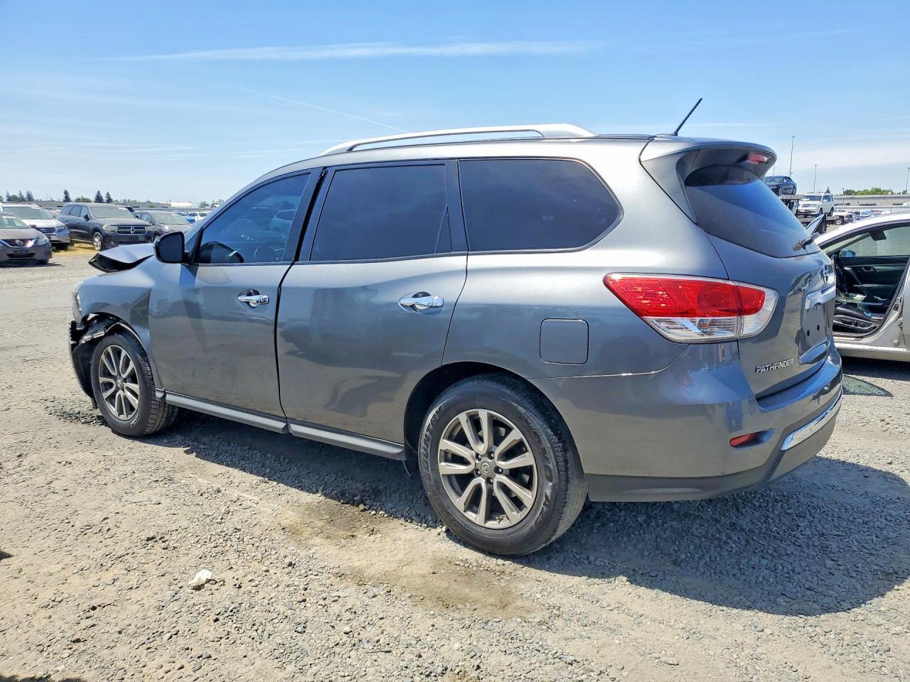 2015 Nissan Pathfinder S - zdjęcie 2