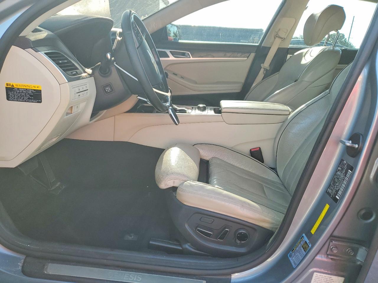 2015 Hyundai Genesis 3.8L - zdjęcie 7