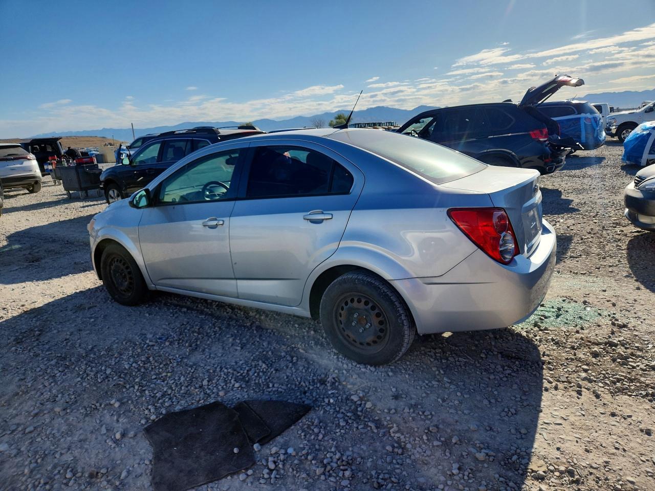 2014 Chevrolet Sonic Ls - zdjęcie 2