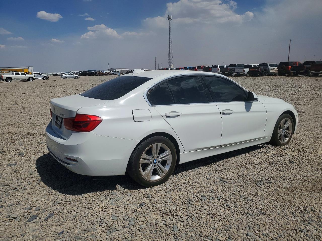 2017 BMW 330 I - zdjęcie 3