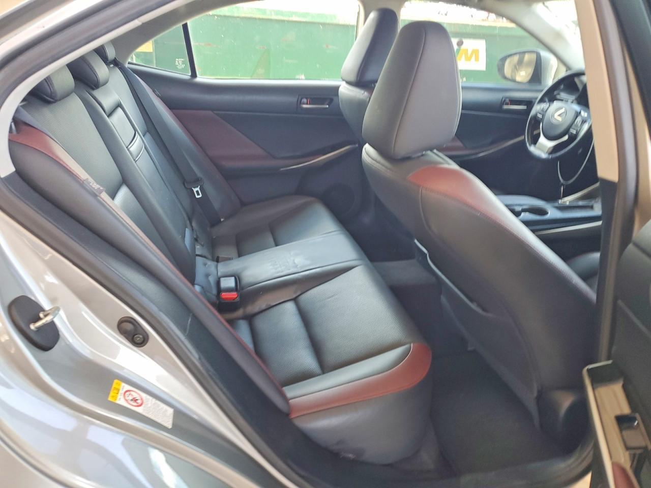 2018 Lexus Is 300 - zdjęcie 10
