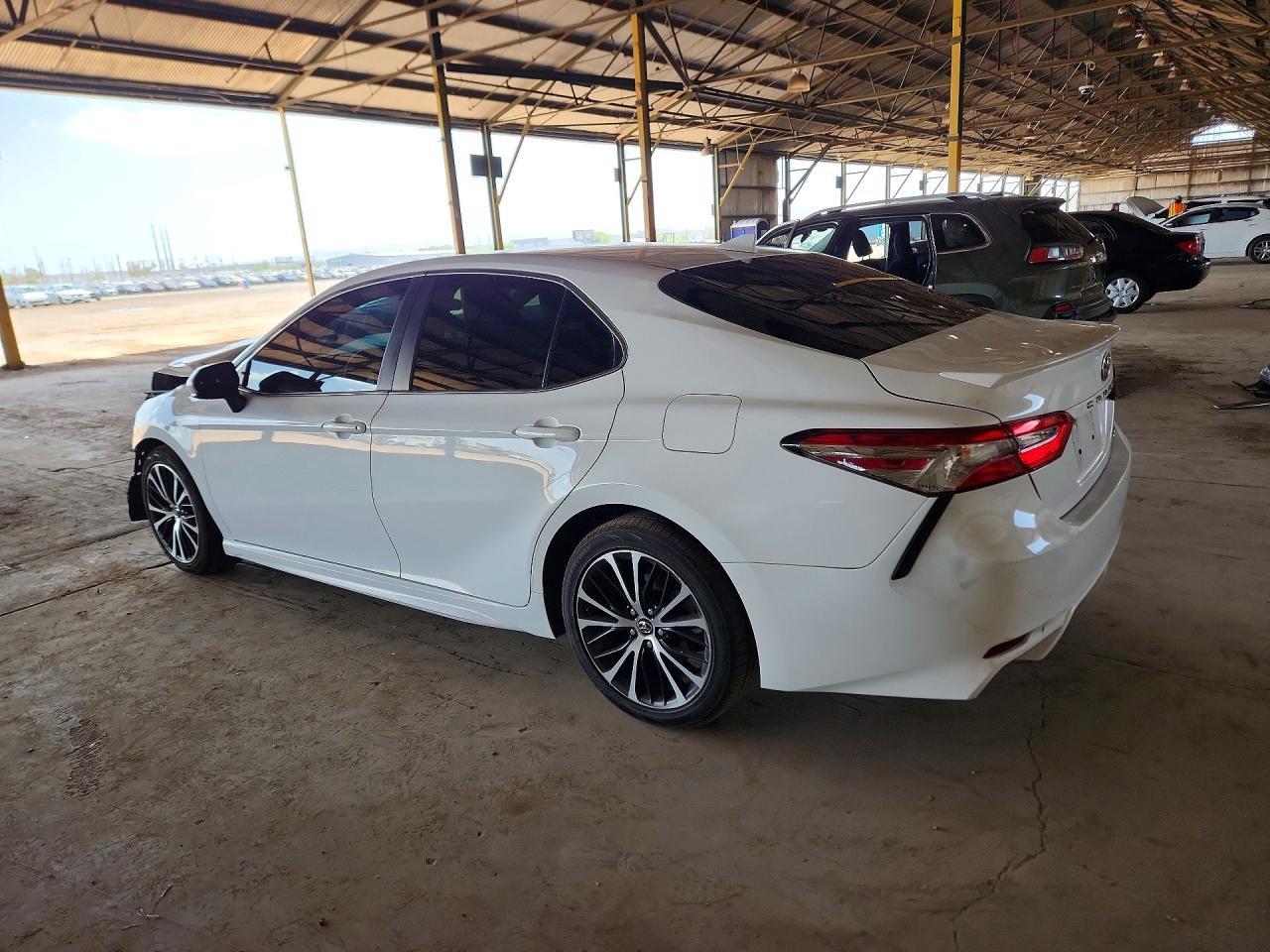 2020 Toyota Camry Se - zdjęcie 2