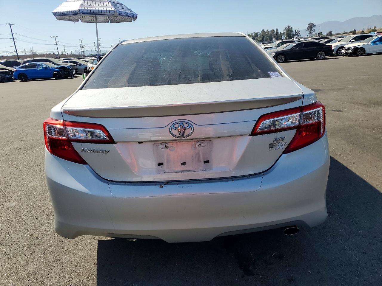 2014 Toyota Camry Se - zdjęcie 6
