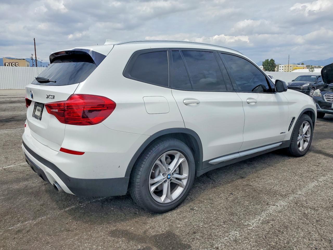 2018 BMW X3 xDrive30I - zdjęcie 3