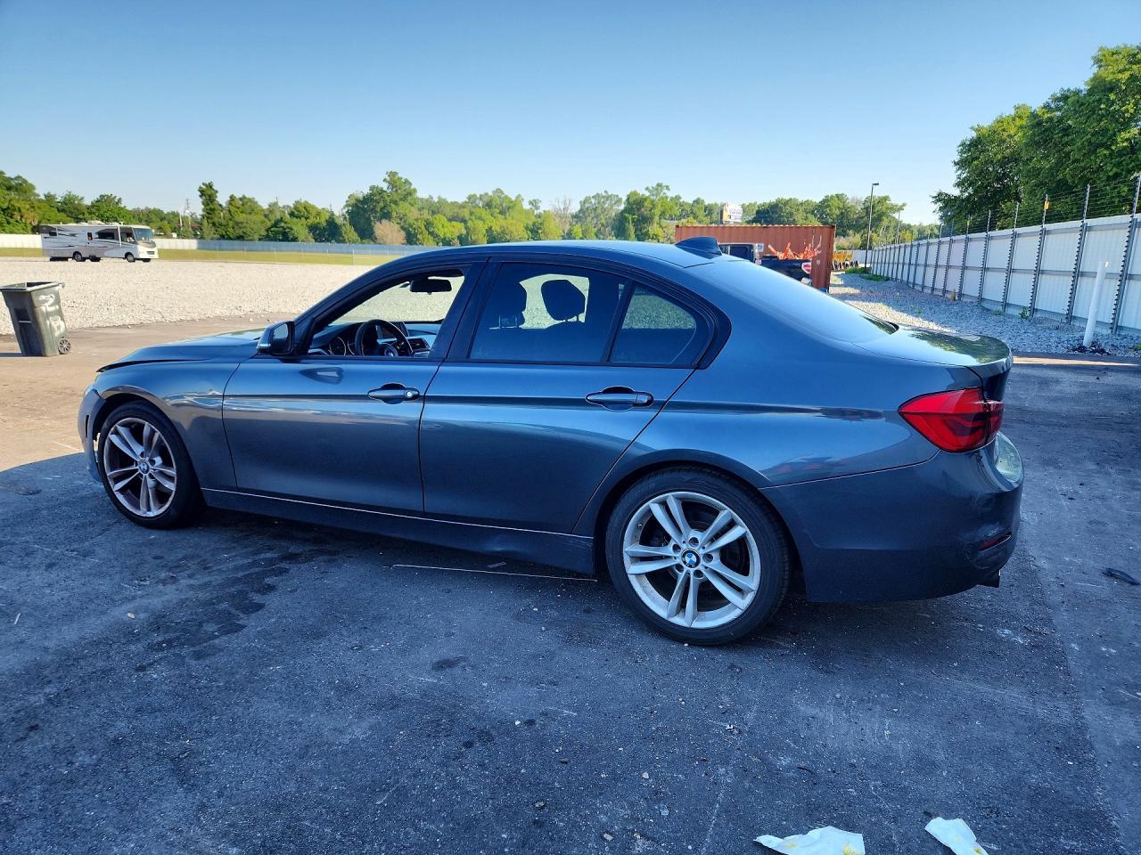 2017 BMW 320 I - zdjęcie 2
