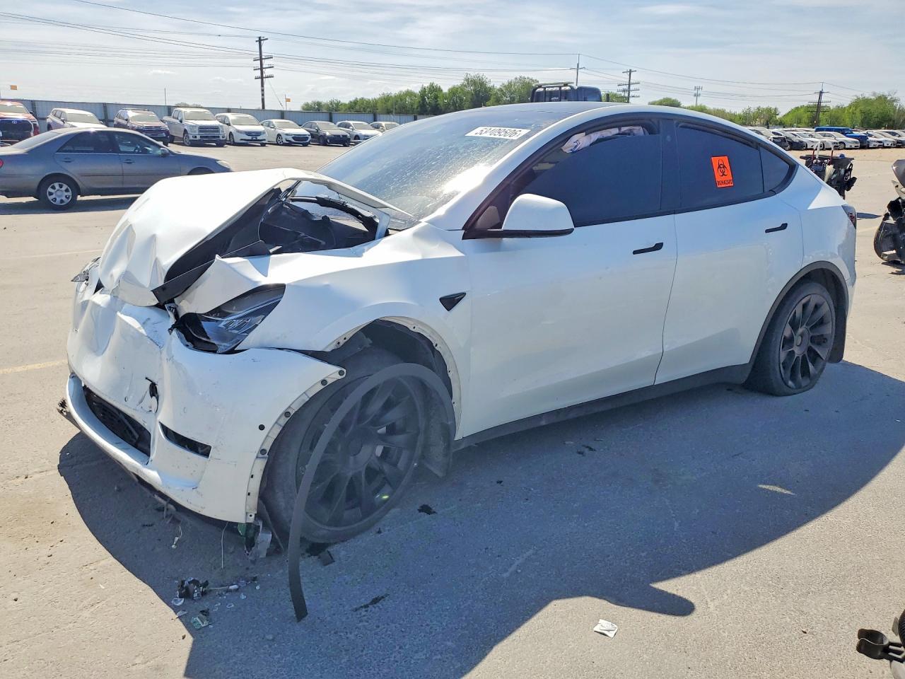 2022 Tesla Model Y - zdjęcie główne