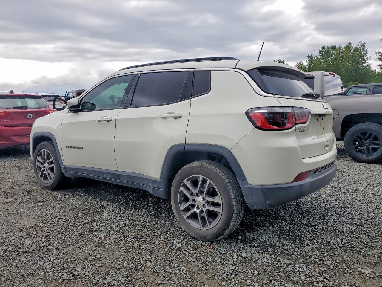 2017 Jeep Cherokee - zdjęcie 2