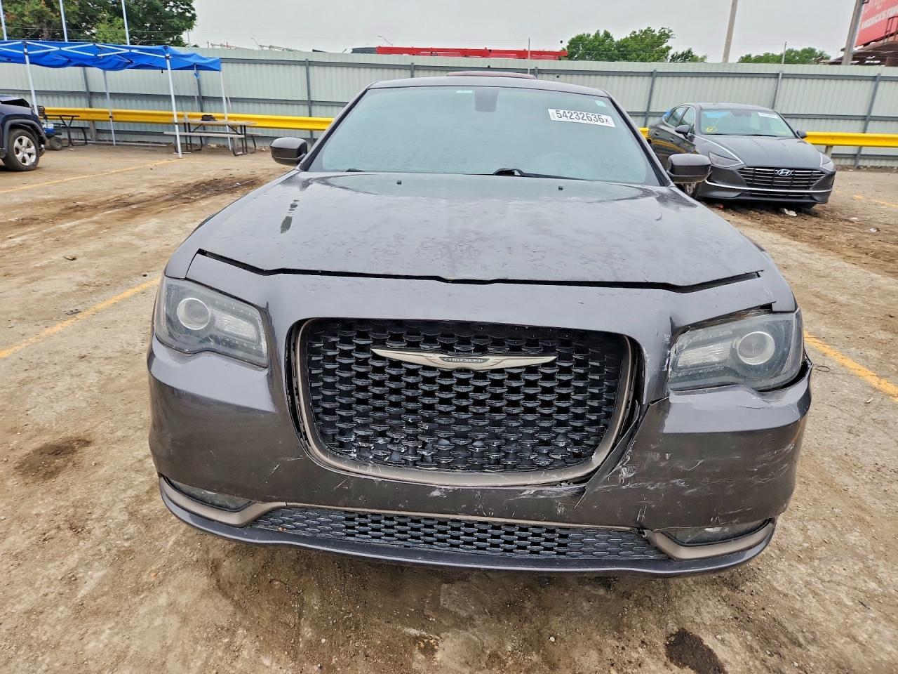 2016 Chrysler 300 S - zdjęcie 5