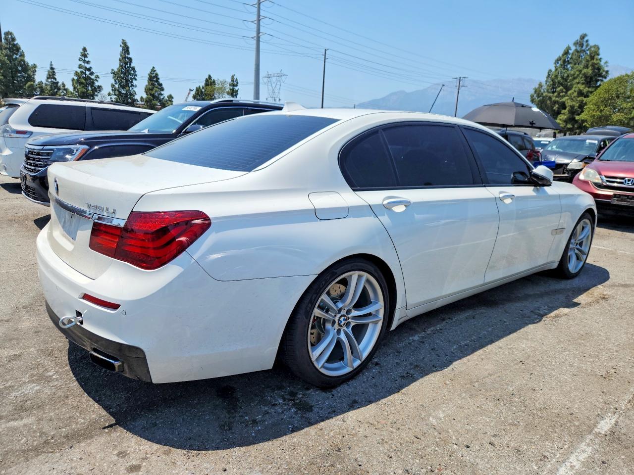 2013 BMW 740 Lxi - zdjęcie 3