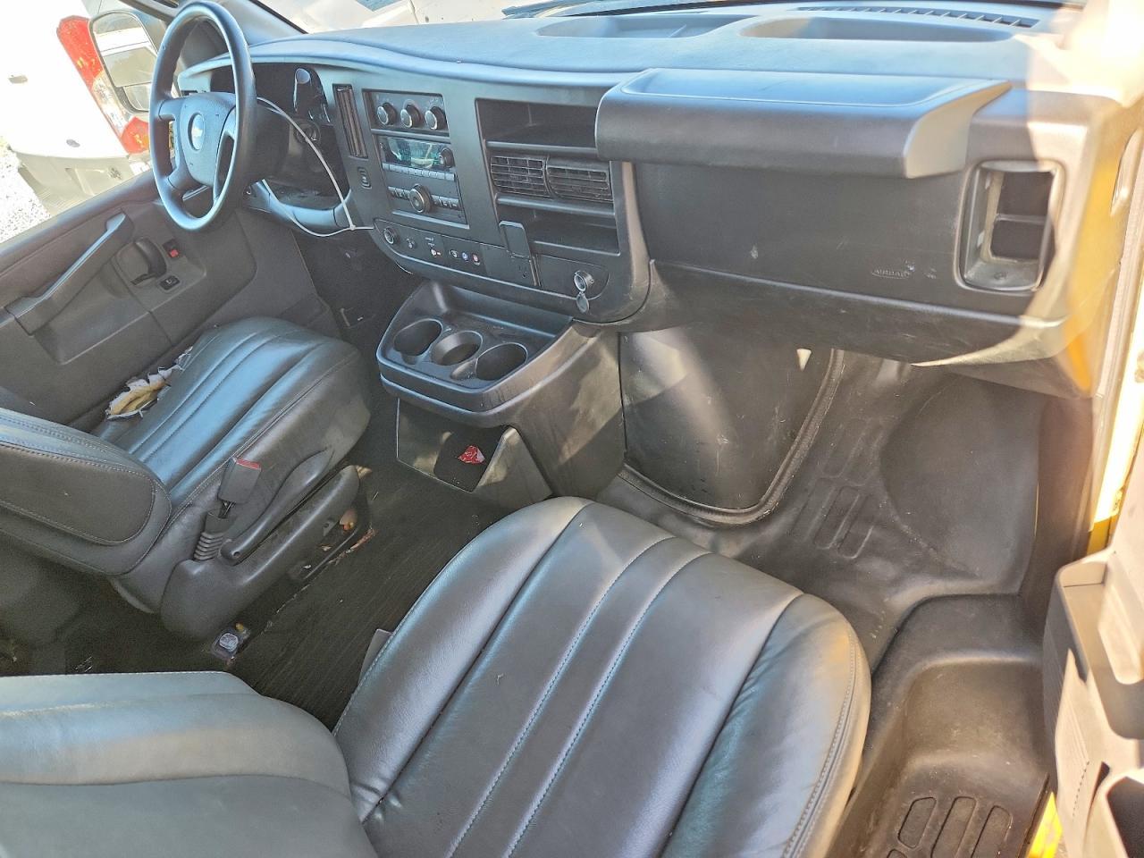 2020 Chevrolet Express G2500 - zdjęcie 8