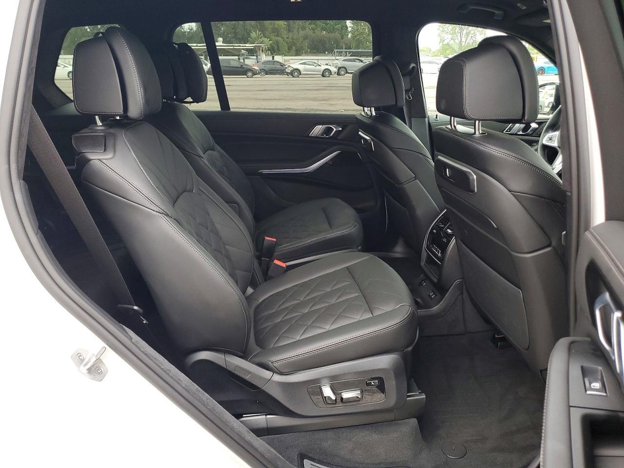 2026 BMW X7 xDrive40I - zdjęcie 11