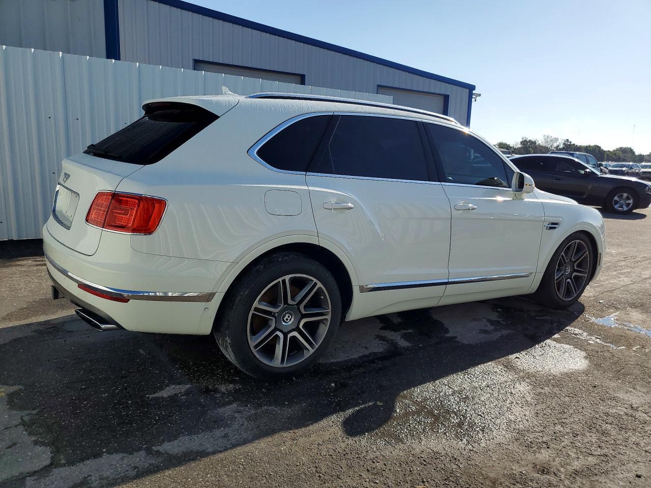 2018 Bentley Bentayga - zdjęcie 3