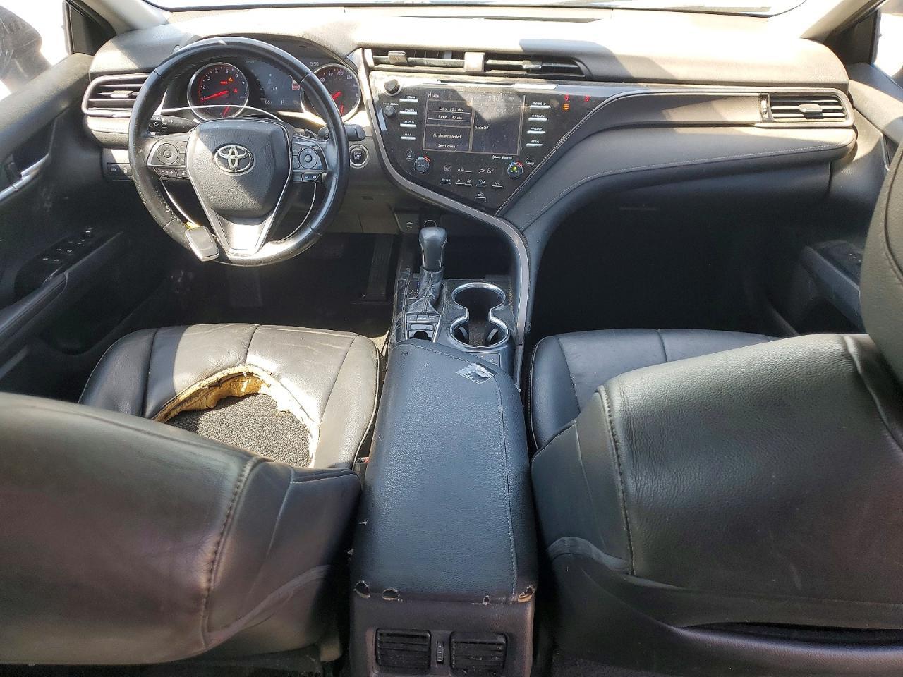 2019 Toyota Camry Xse - zdjęcie 8
