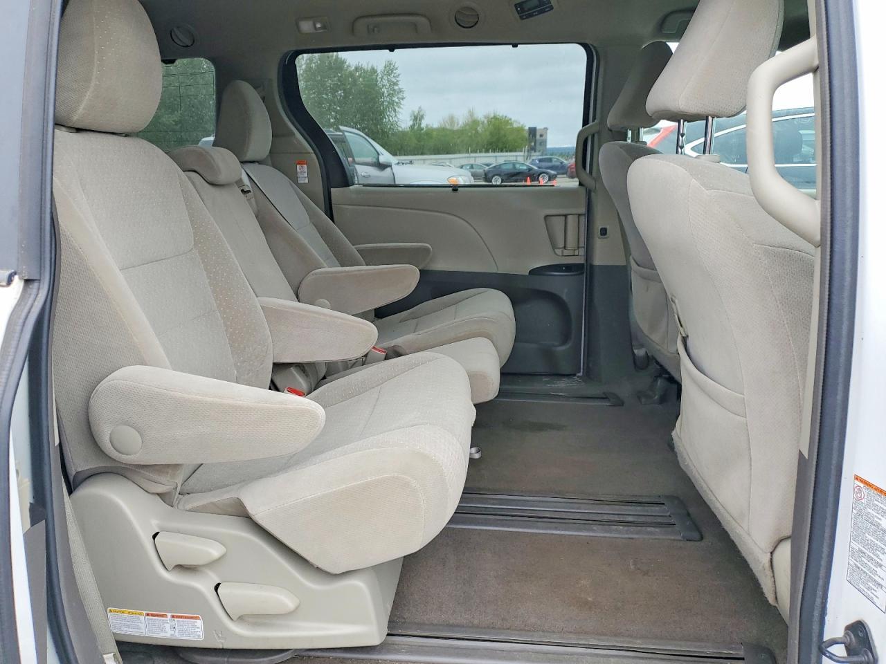 2015 Toyota Sienna - zdjęcie 11