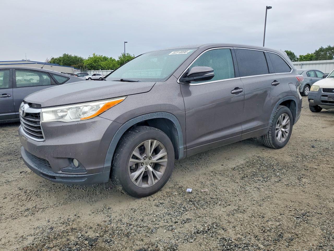 2014 Toyota Highlander Le Plus - zdjęcie główne