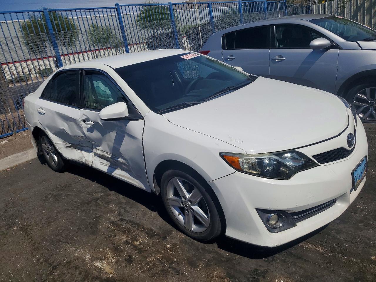 2014 Toyota Camry Se - zdjęcie 4
