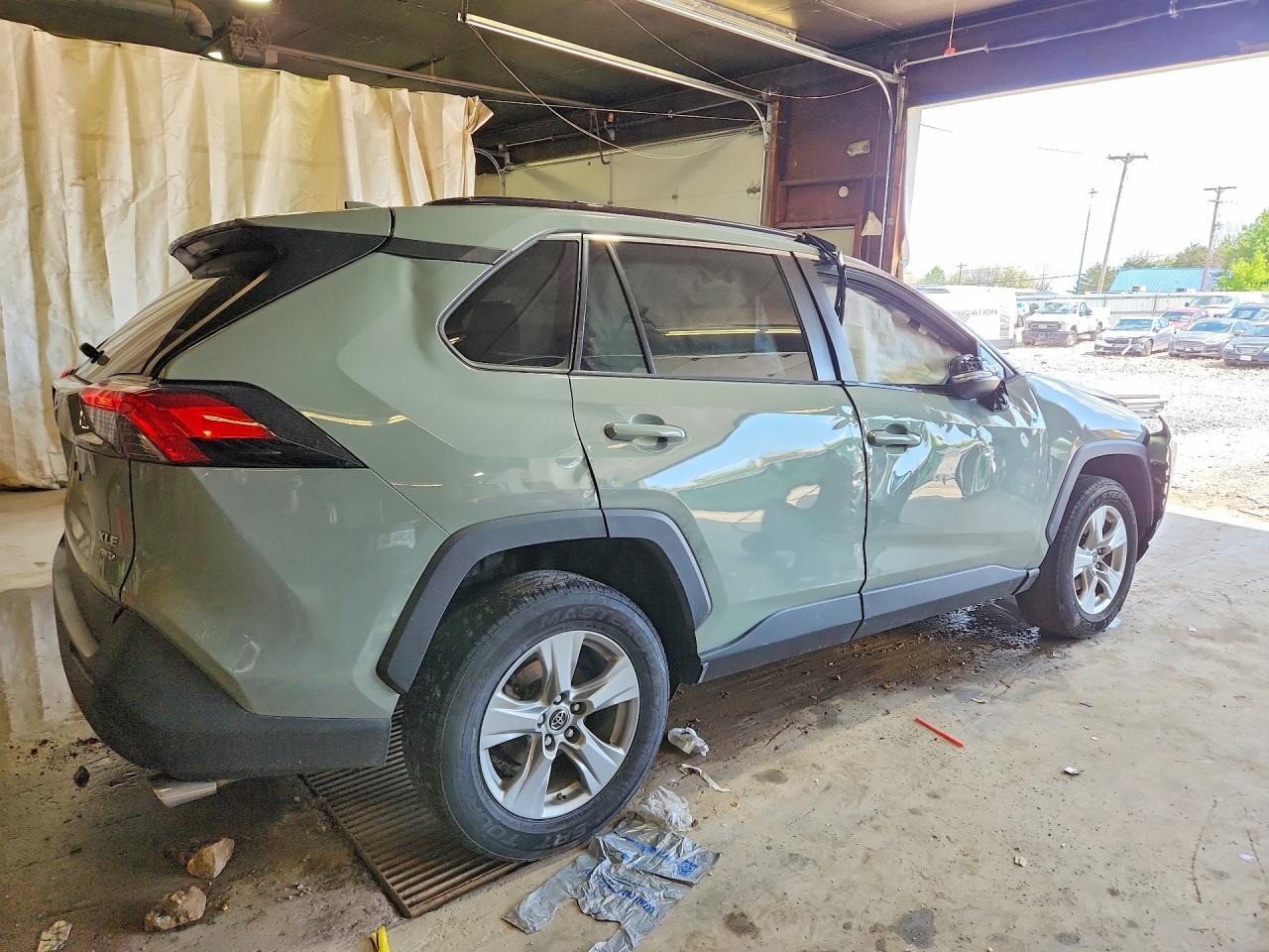2019 Toyota Rav4 Xle - zdjęcie 3
