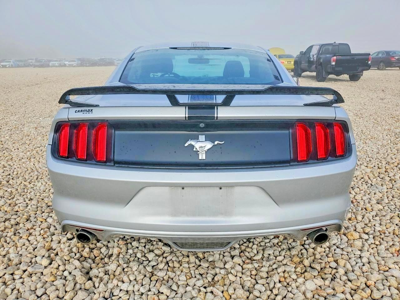 2016 Ford Mustang - zdjęcie 6