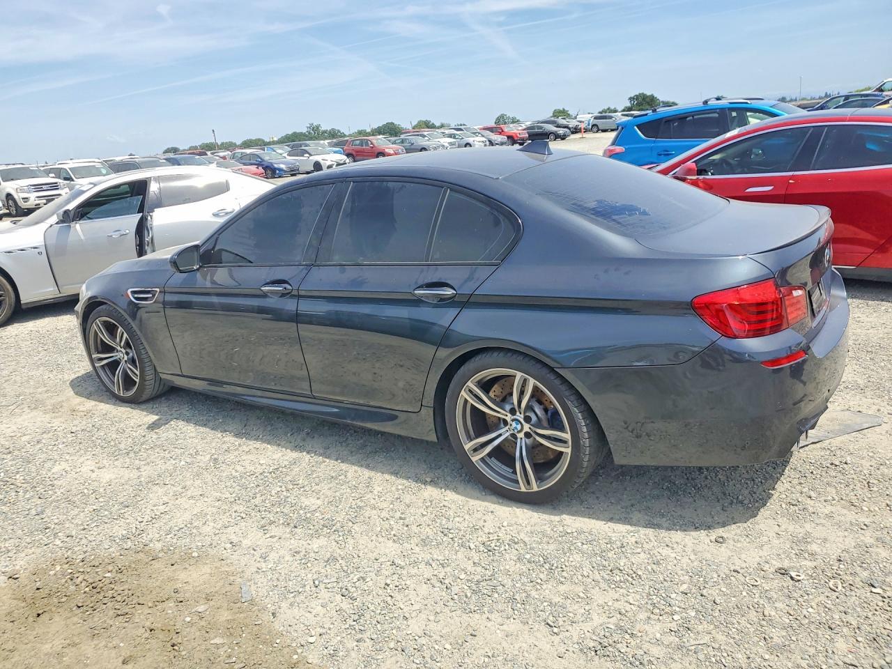 2013 BMW M5 - zdjęcie 2