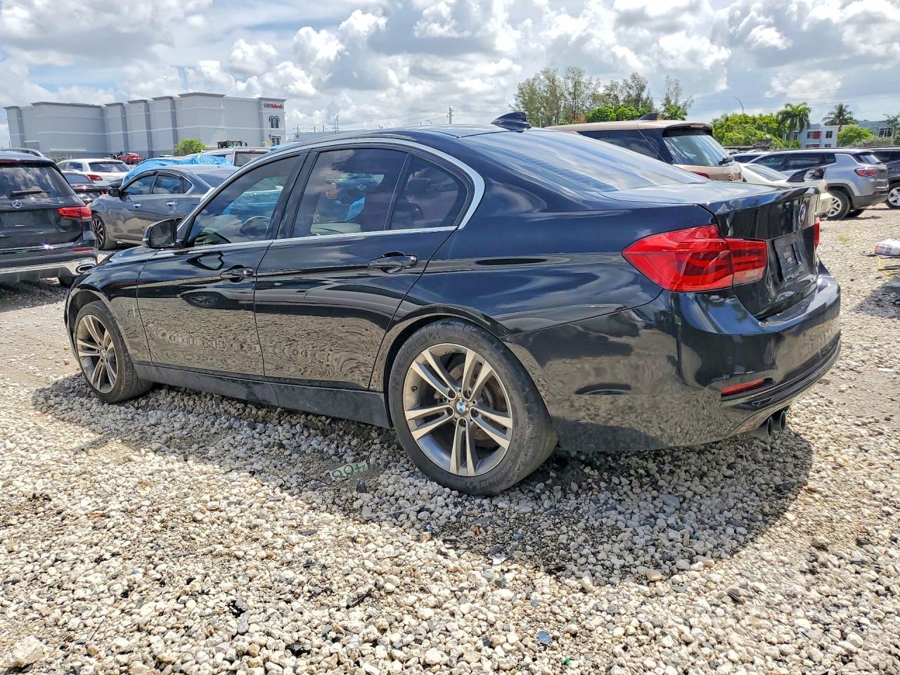 2017 BMW 330 I - zdjęcie 2