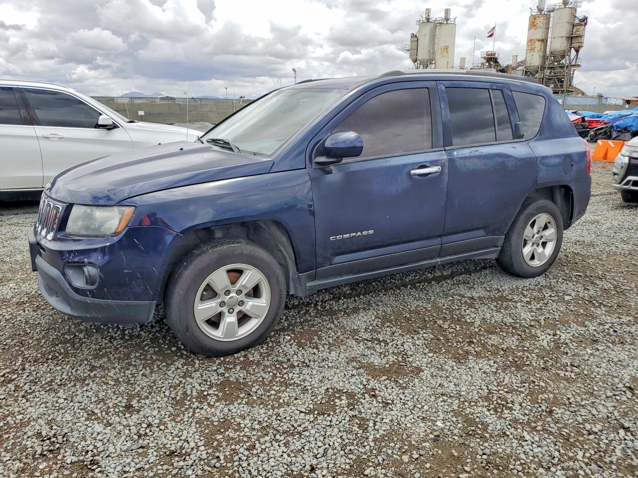 2016 Jeep Compass Latitude - zdjęcie główne