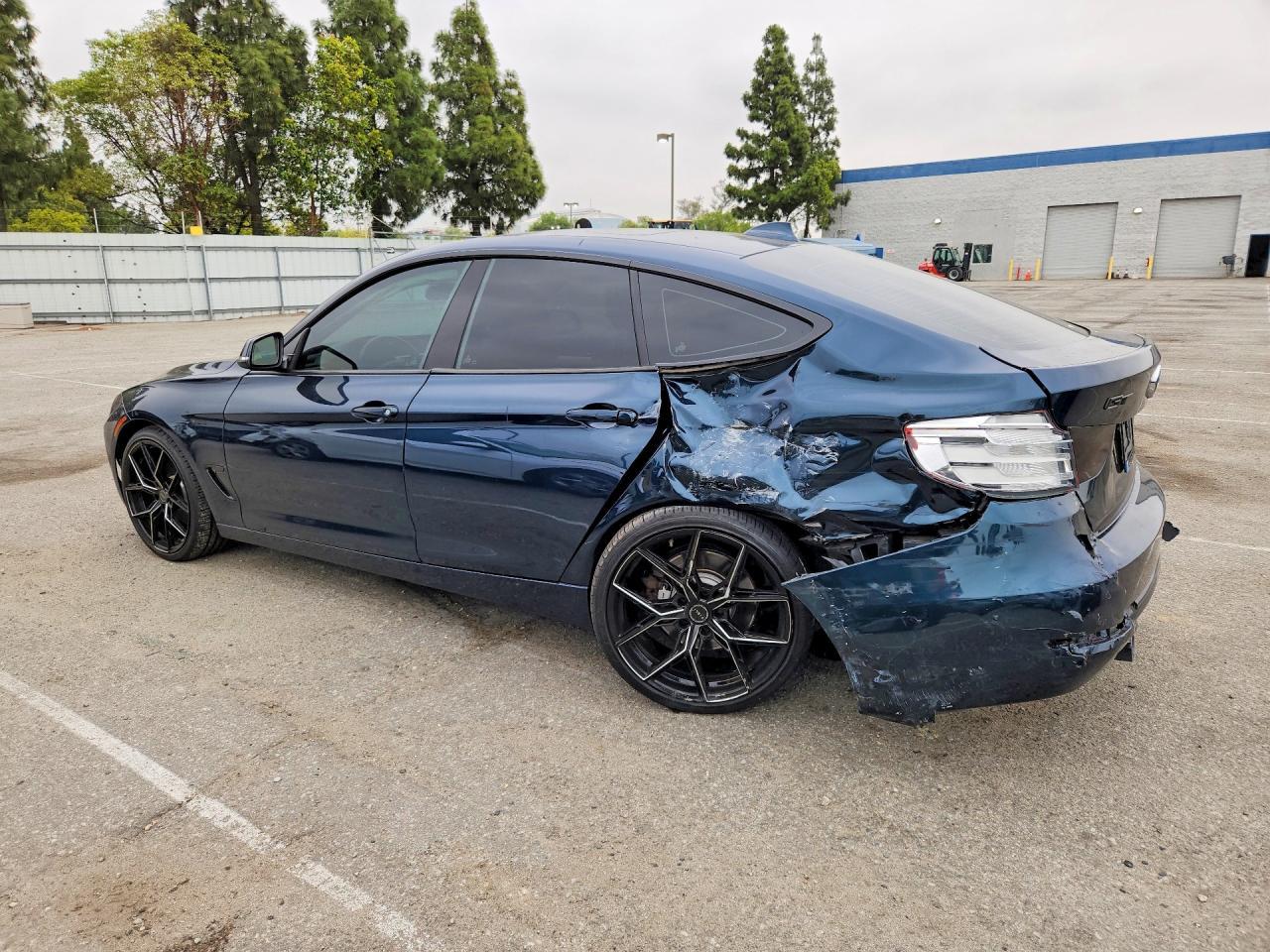 2016 BMW 335 Xigt - zdjęcie 2