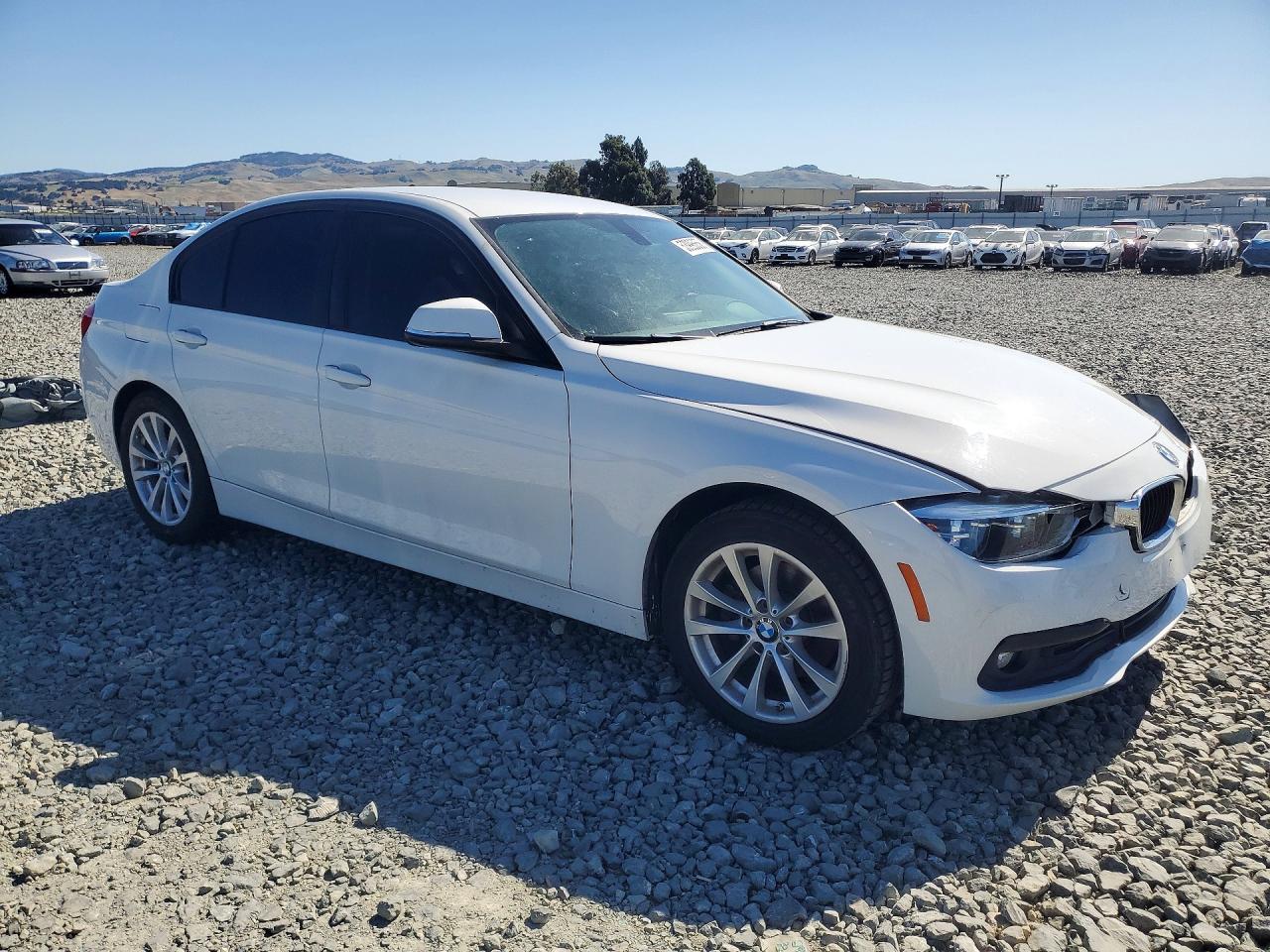2018 BMW 320 I - zdjęcie 4