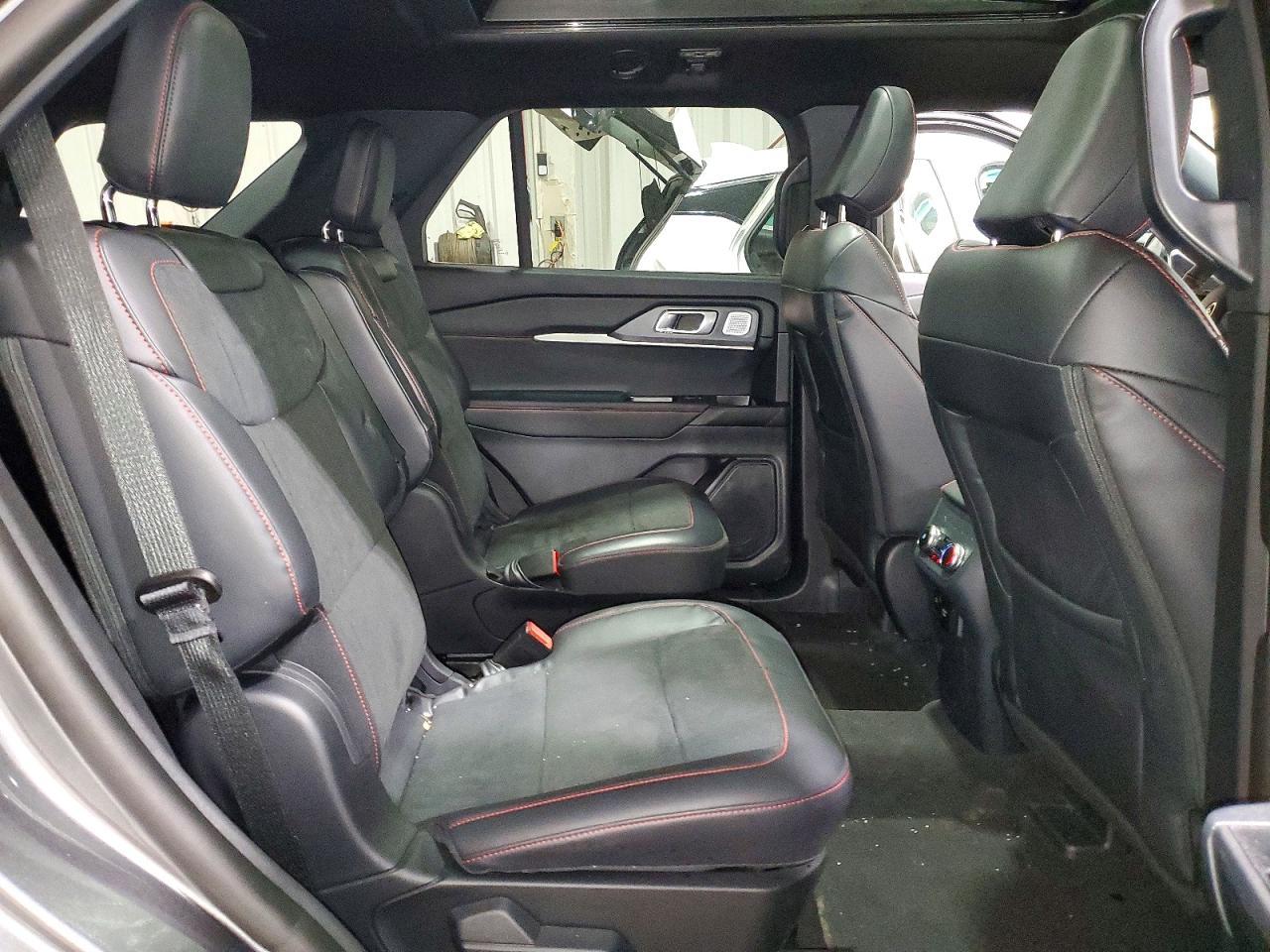 2026 Ford Explorer St - zdjęcie 11